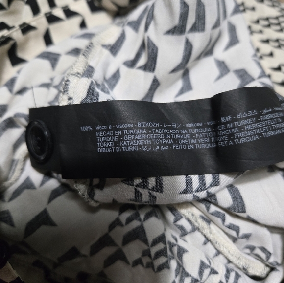 NWT, ZARA Black and Cream Geometric Pattern Pants. SIZE L - Picture 11 of 11